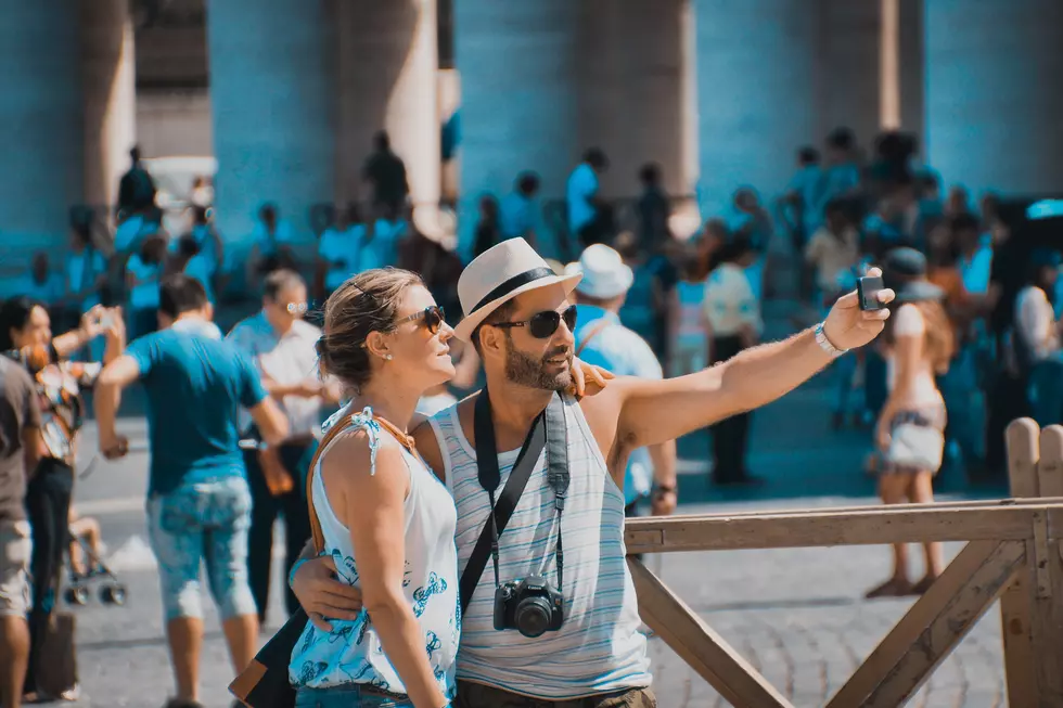 Stunning Habits Experts Say Make Tourists The Most Obnoxious